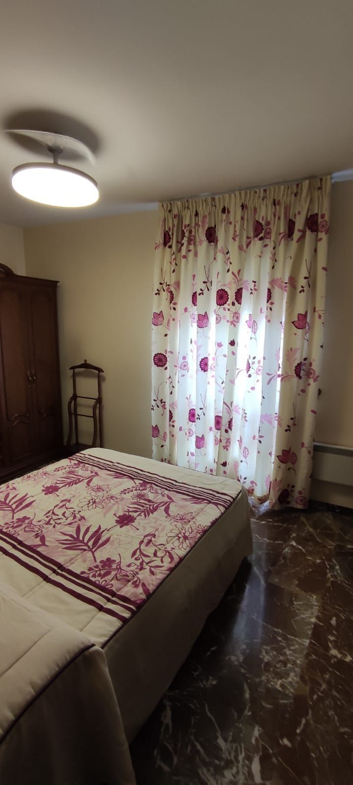 Dormitori de Pis de lloguer en Martos amb Aire condicionat i Moblat