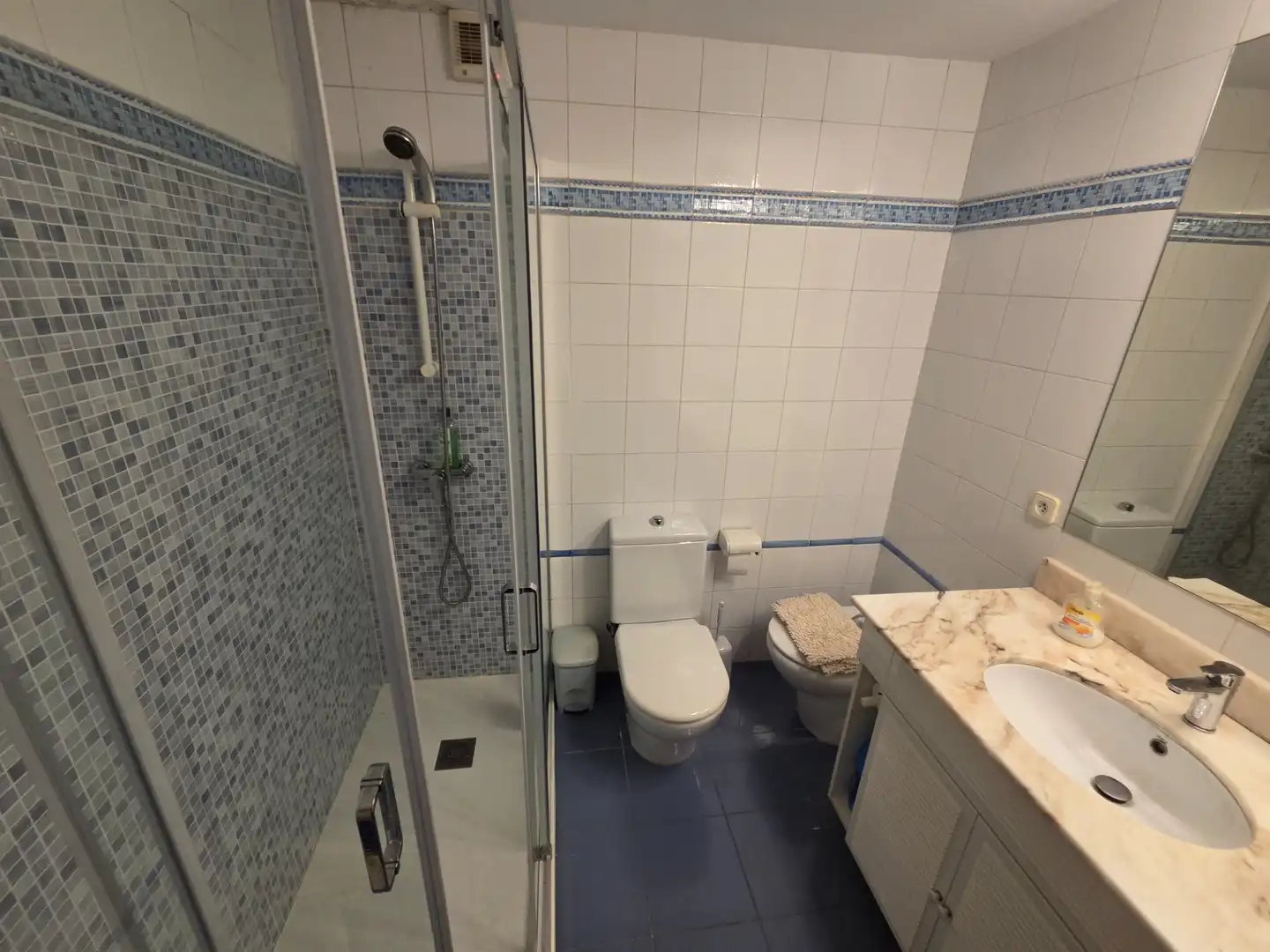 Badezimmer von Wohnung zum Verkauf in Vilafranca del Penedès mit Klimaanlage, Heizung und Parkett