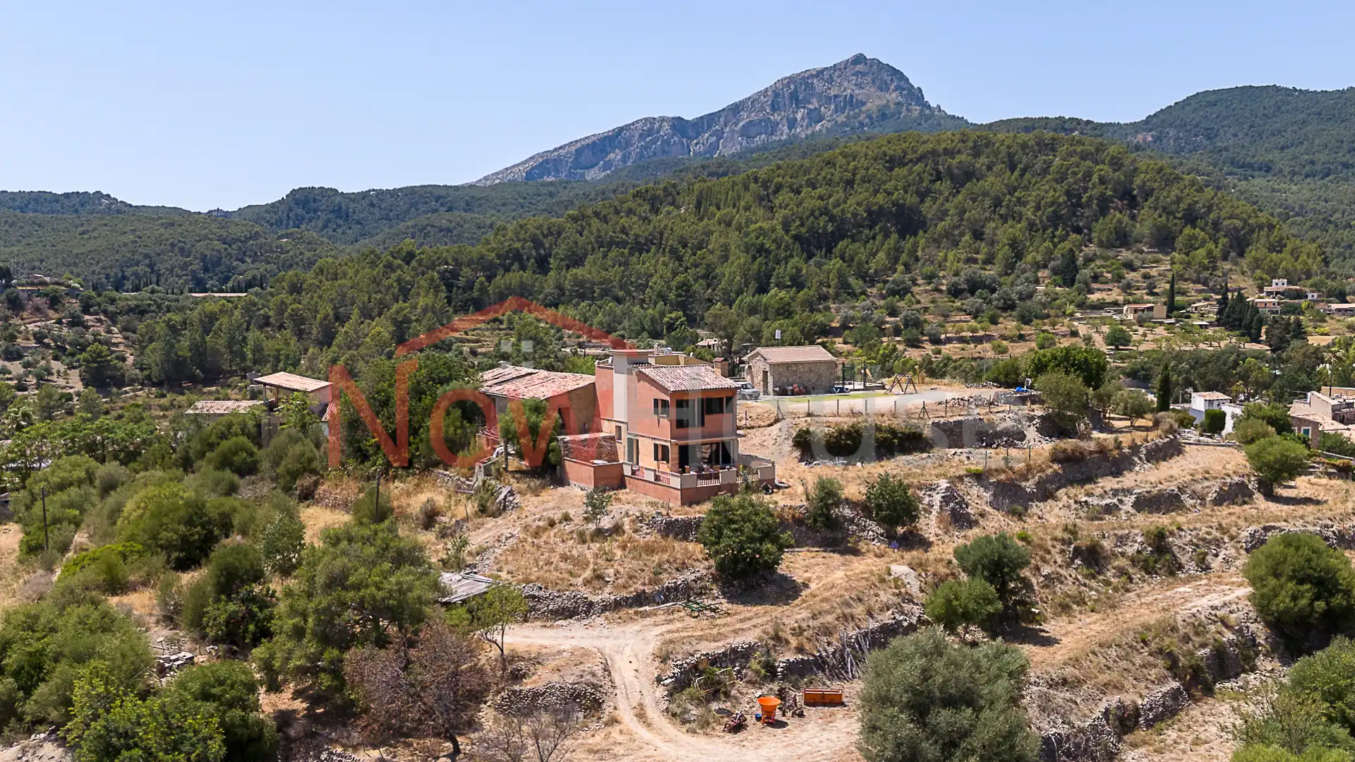 Vista exterior de Casa adosada en venda en Puigpunyent amb Aire condicionat, Calefacció i Jardí privat