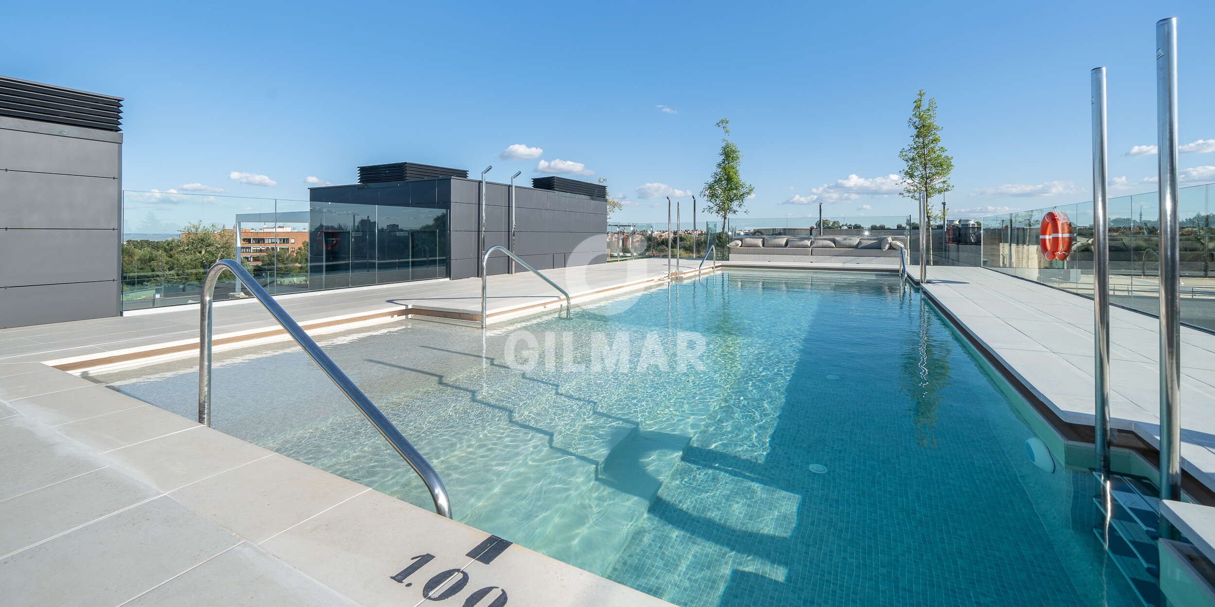 Swimming pool of Flat for sale in  Madrid Capital  with Heating, Private garden and Storage room
