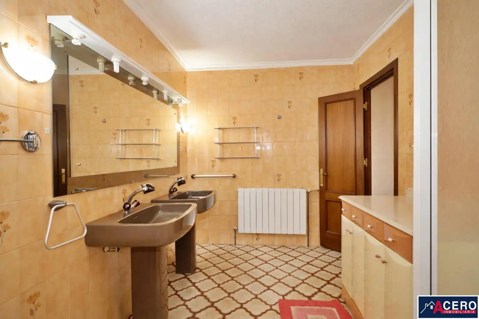 Badezimmer von Haus oder Chalet zum Verkauf in Camargo mit Privatgarten, Parkett und Schwimmbad