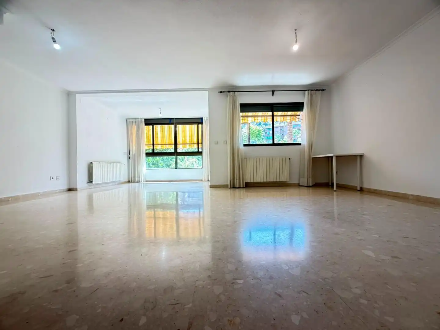 Vista exterior de Dúplex en venta en Alicante / Alacant con Aire acondicionado, Calefacción y Terraza