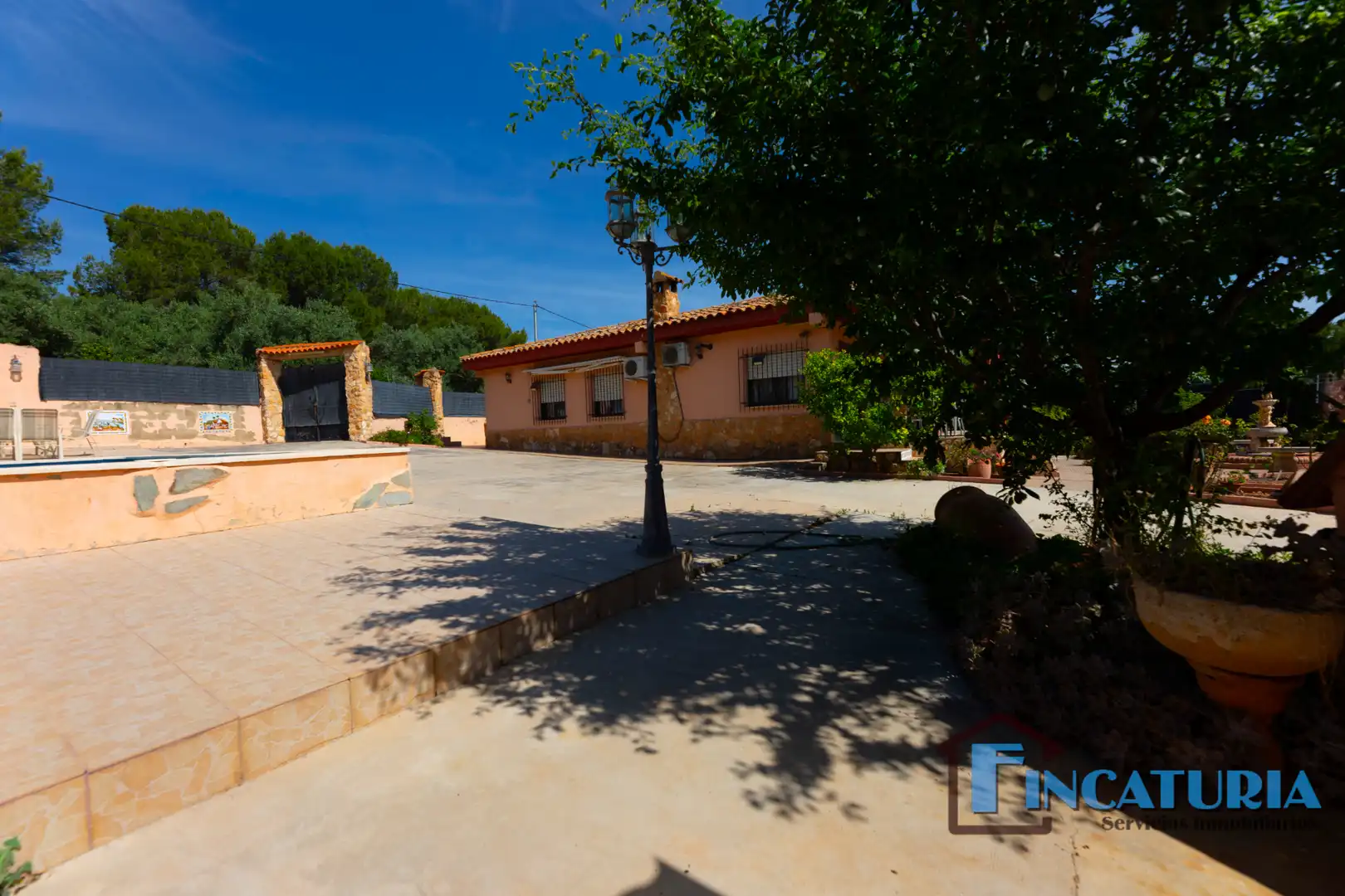 Vista exterior de Casa o xalet en venda en Vilamarxant amb Aire condicionat, Jardí privat i Terrassa