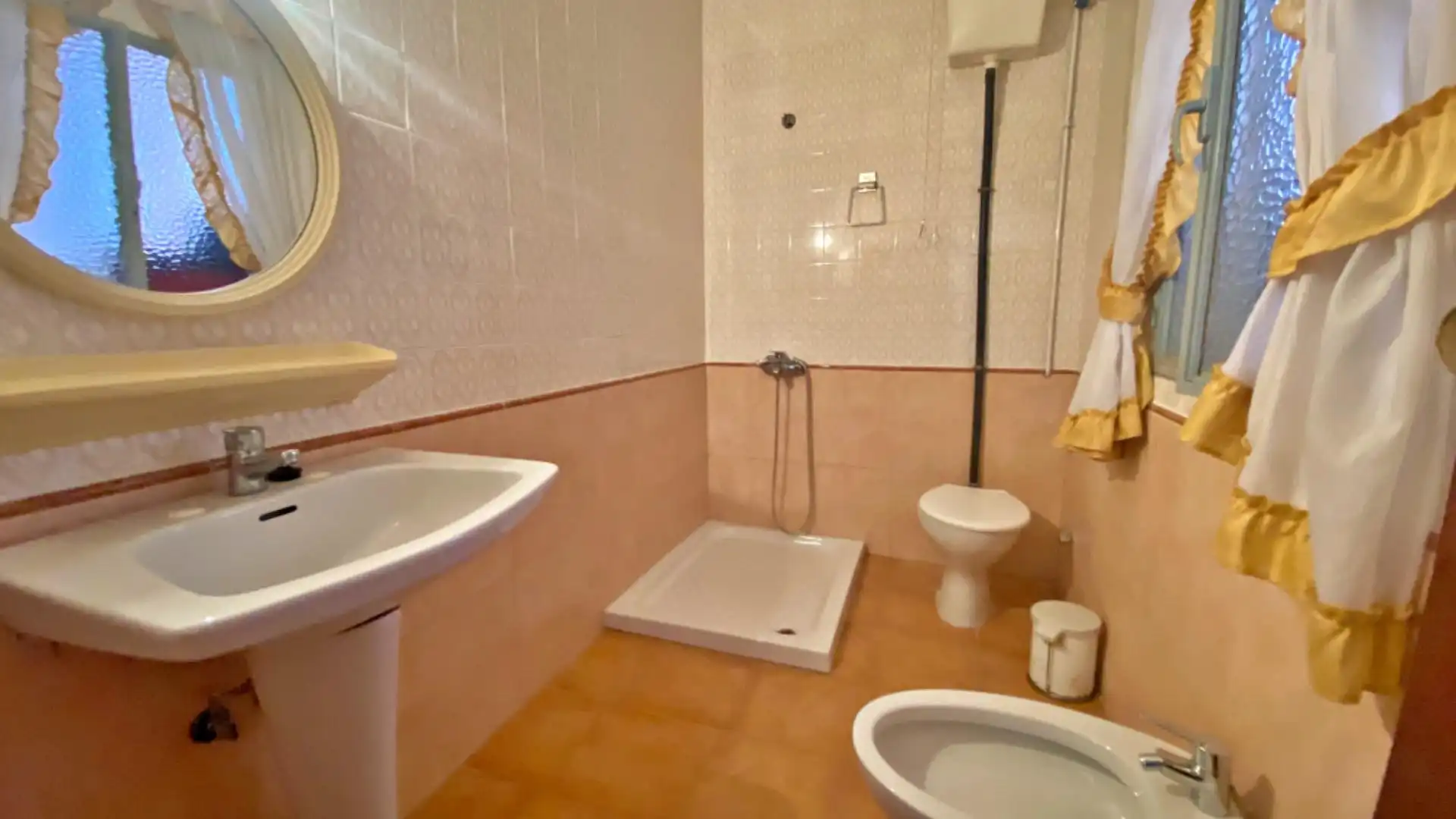 Baño de Piso en venta en Lorca con Terraza y Balcón