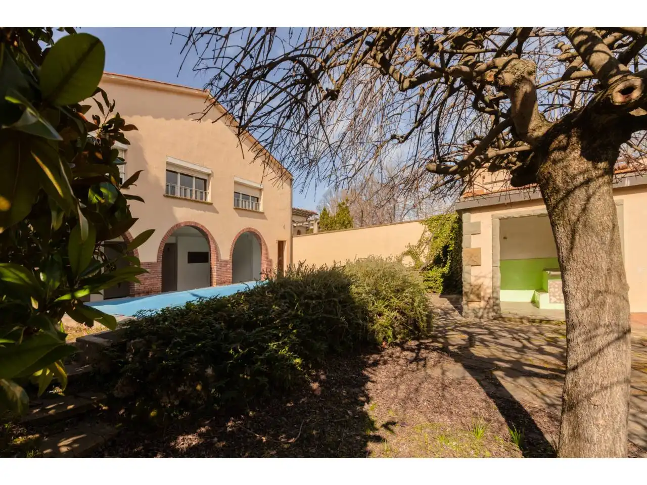 Vista exterior de Casa o xalet en venda en Torelló amb Calefacció, Jardí privat i Terrassa