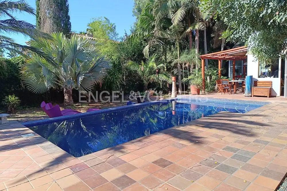 Piscina de Casa o xalet en venda en Castellón de la Plana / Castelló de la Plana amb Aire condicionat, Calefacció i Jardí privat