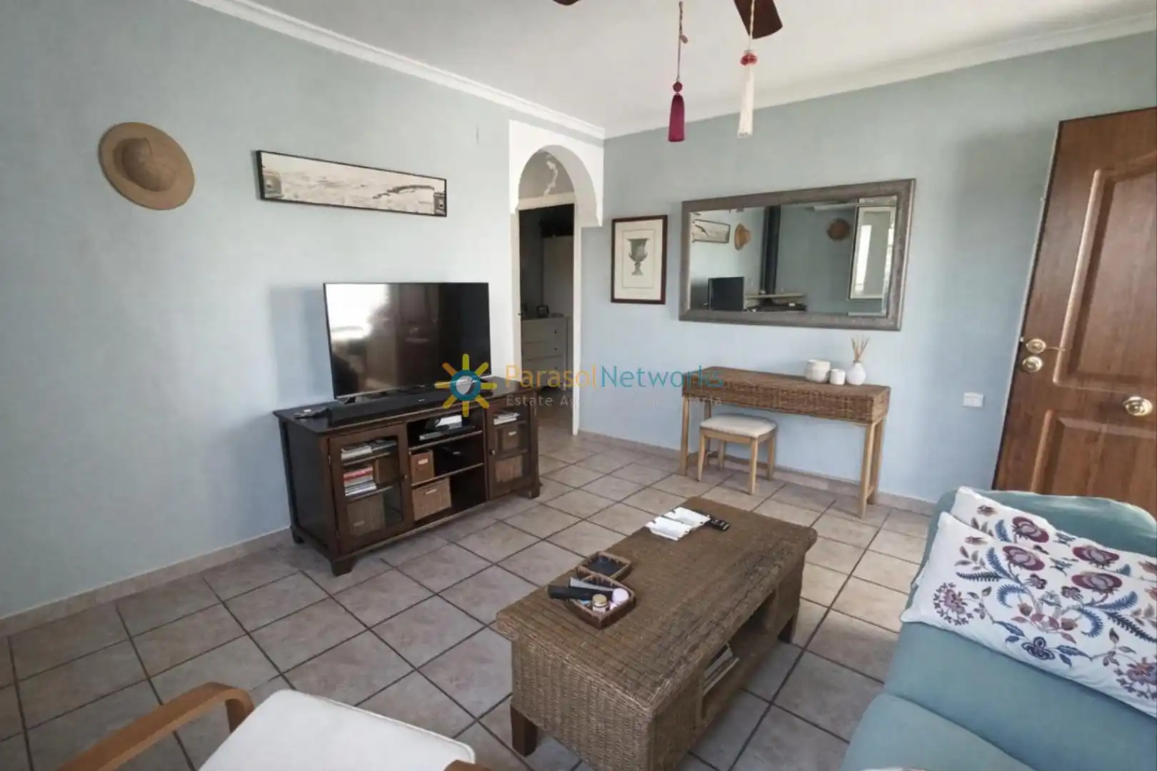 Sala d'estar de Casa o xalet en venda en Oliva amb Aire condicionat, Jardí privat i Terrassa