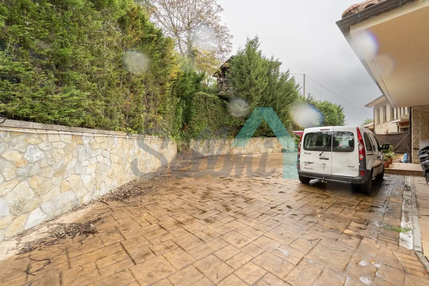 Parking de Casa o chalet en venta en Oviedo  con Calefacción, Jardín privado y Parquet