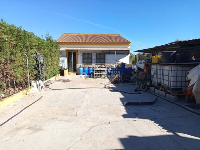 Finca rústica en Venta en C/ Azahar en Carmona