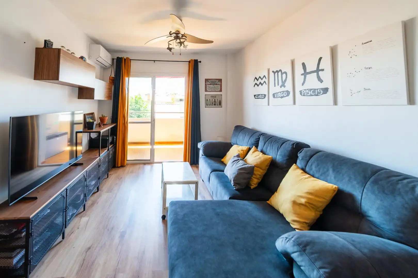 Sala d'estar de Pis en venda en Mijas amb Aire condicionat, Terrassa i Piscina comunitària