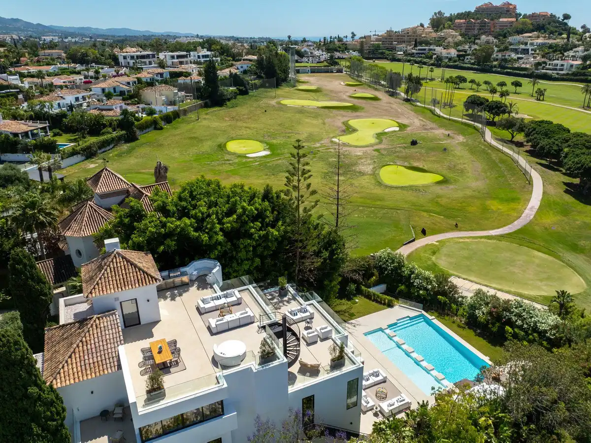 Villa con piscina in vendita a Nueva Andalucía, imagen 2
