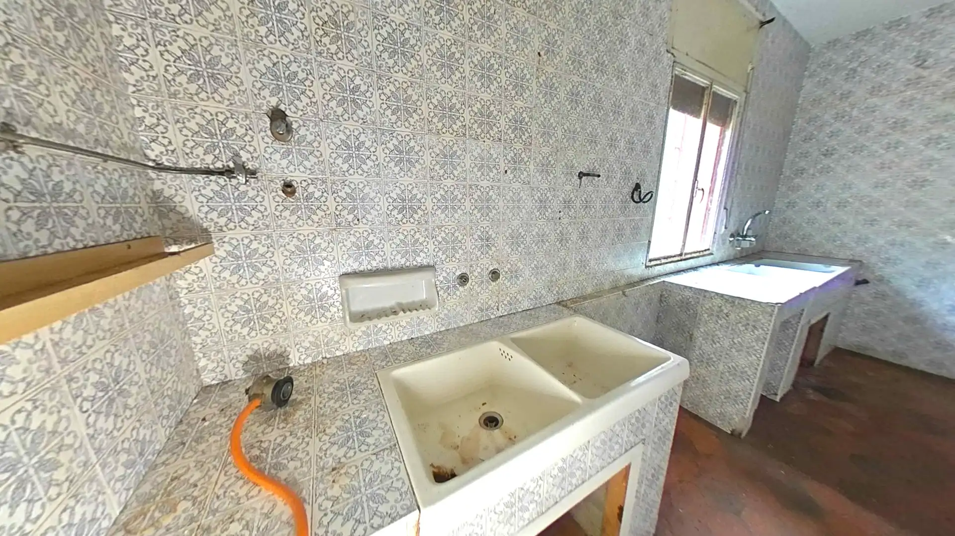 Cuina de Casa o xalet en venda en La Pernía   amb Jardí privat i Terrassa