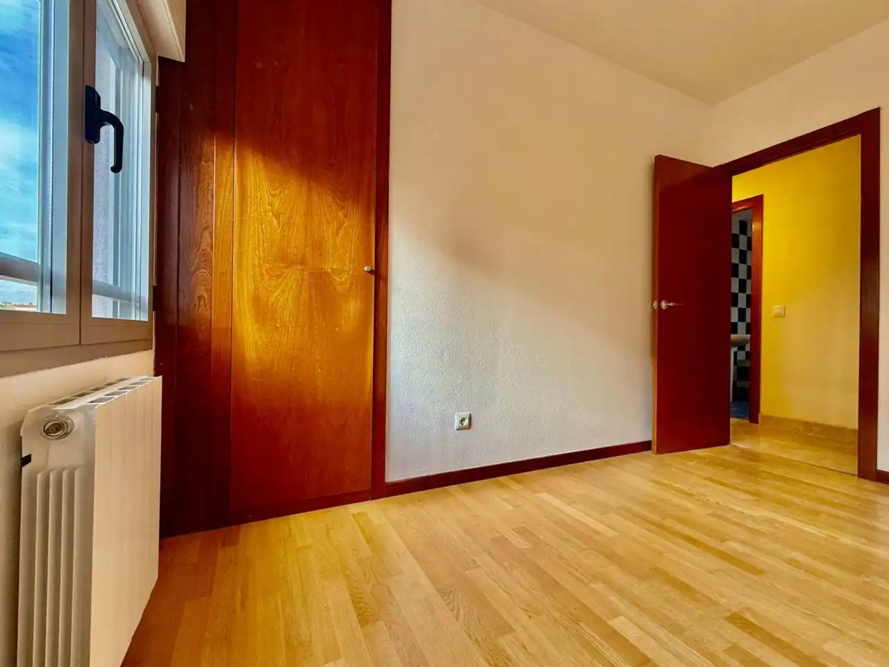 Habitación de Casa adosada en venta en Bargas con Calefacción, Jardín privado y Alarma