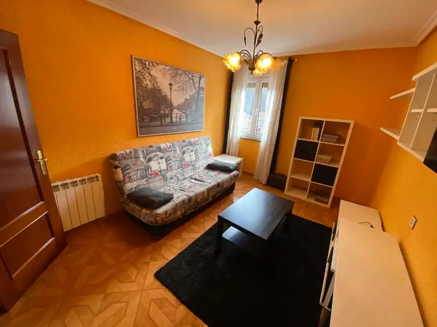 Sala de estar de Piso de alquiler en San Martín del Rey Aurelio con Calefacción, Amueblado y Horno
