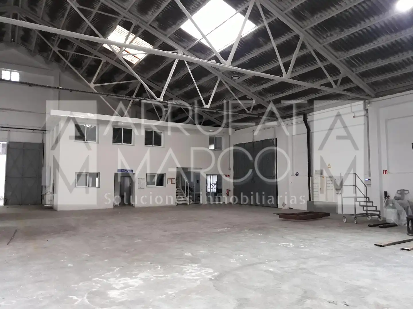 Industriegebäude zum Verkauf in Piscinas, imagen 3