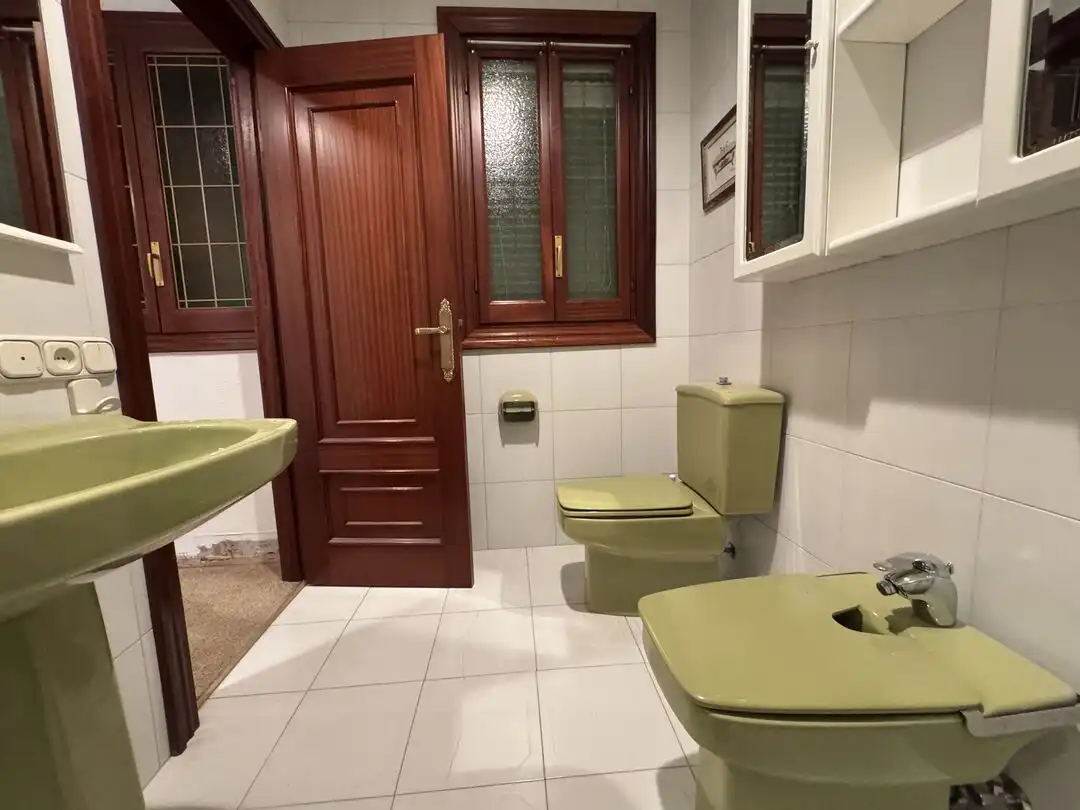 Baño de Piso en venta en Bergara con Calefacción, Terraza y Amueblado