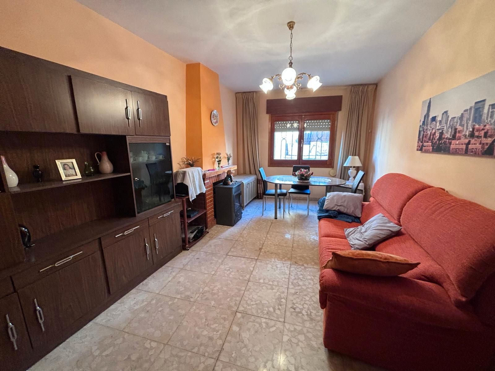 Sala d'estar de Casa o xalet en venda en Campillo de Altobuey amb Traster i Moblat