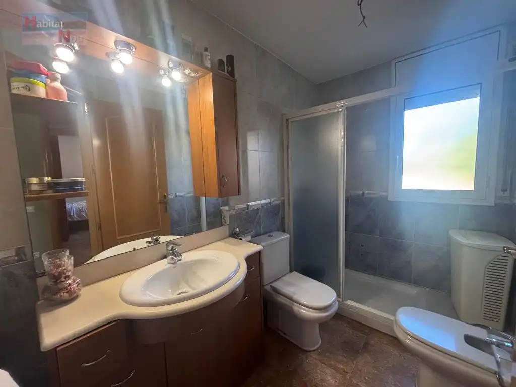 Bathroom of Houses for sale in La Bisbal del Penedès  with Oven and Microwave