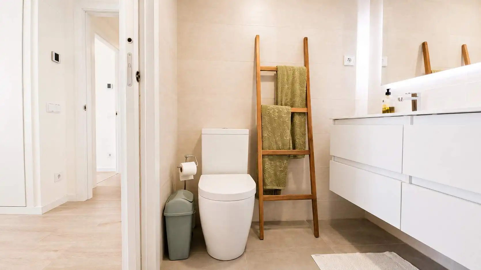 Badezimmer von Wohnung zur Miete in Badalona mit Klimaanlage, Terrasse und Möbliert