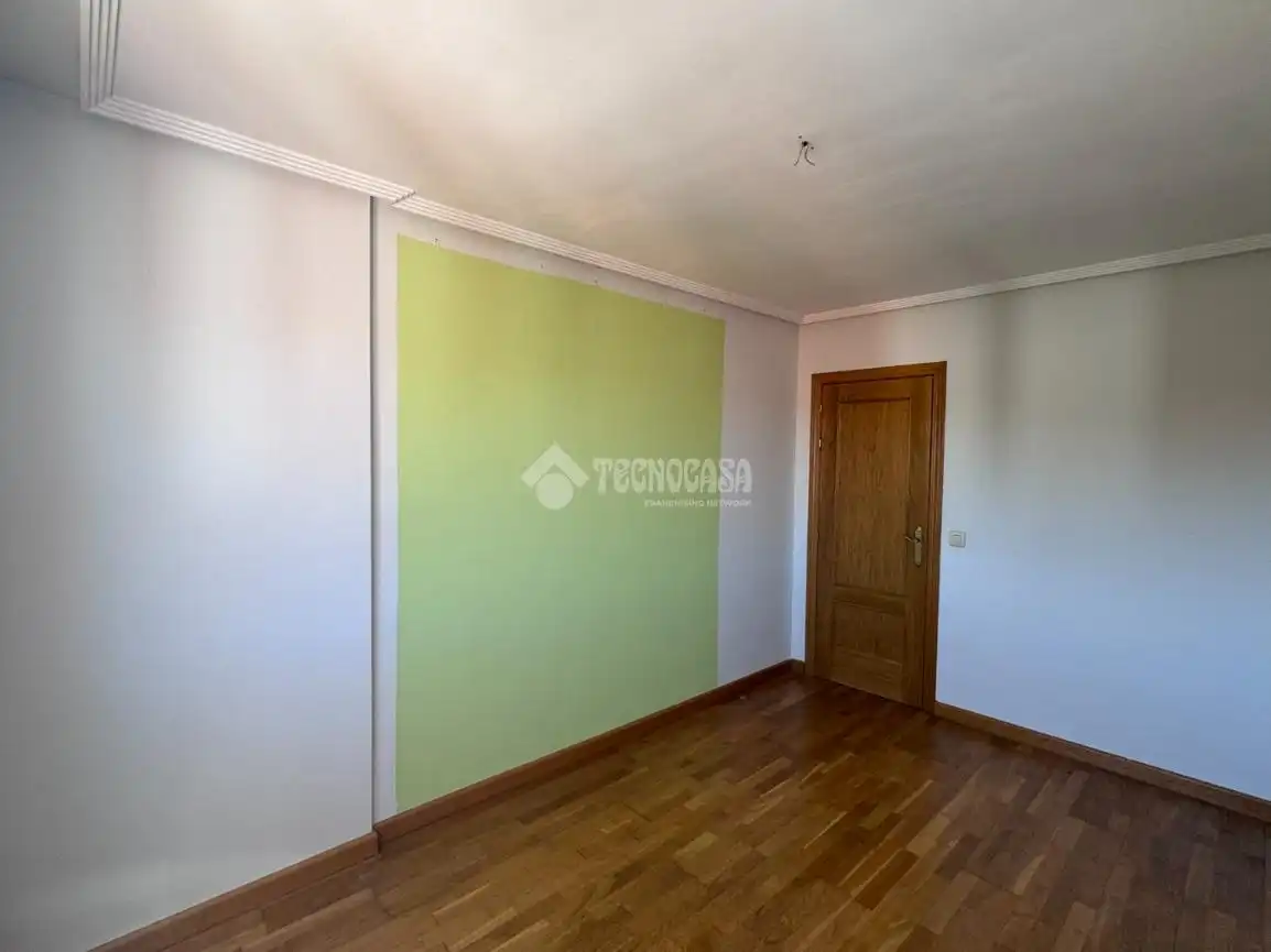 Habitación de Piso en venta en León Capital  con Calefacción, Parquet y Terraza