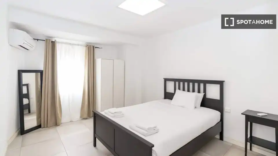 Bedroom of Flat for rent in Valencia  with Air Conditioner, Heating and Furnished
