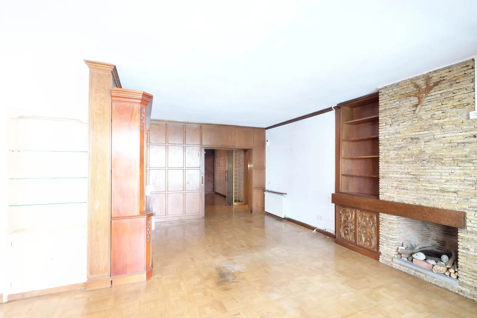 Wohnung zum Verkauf in Barcelona mit Klimaanlage, Heizung und Ofen