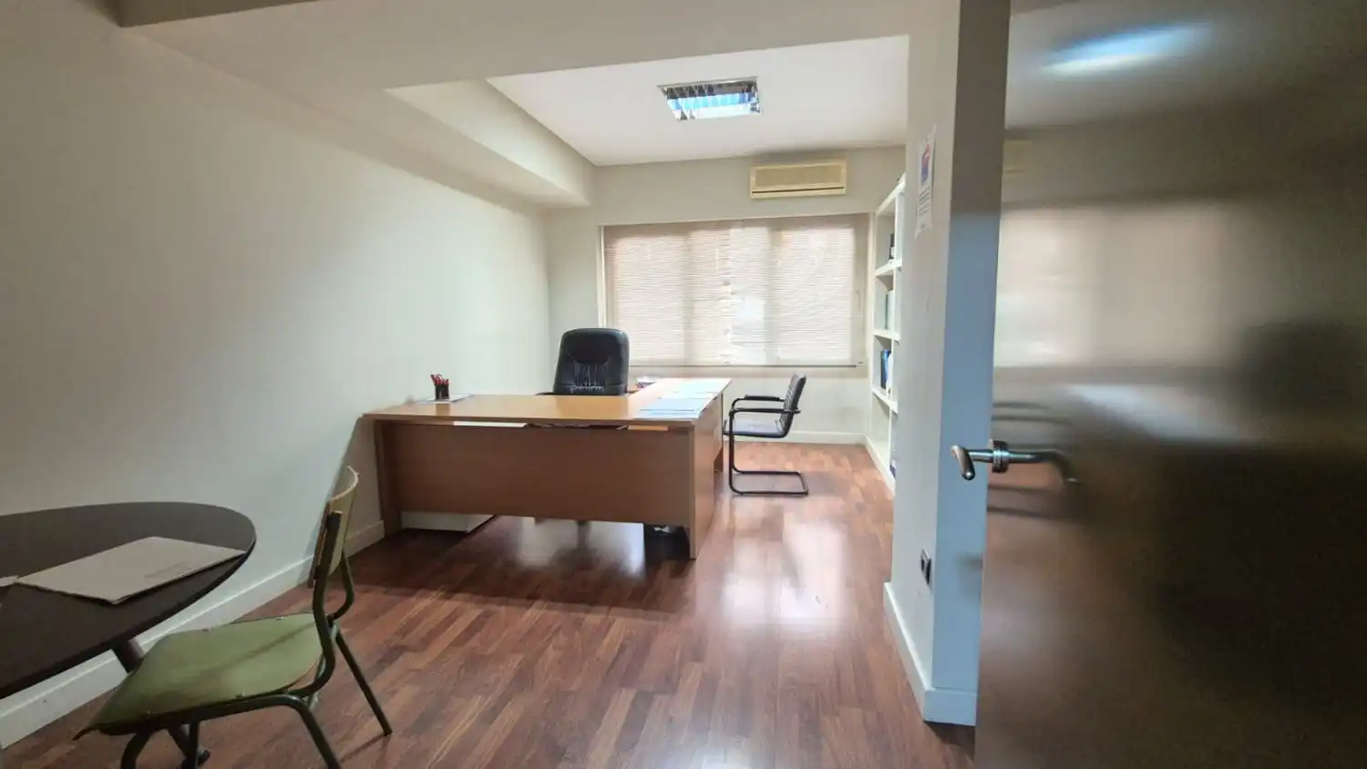 Büro zum Verkauf in Badajoz mit Klimaanlage, Heizung und Terrasse