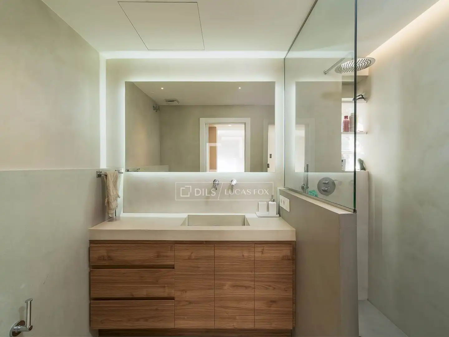 Badezimmer von Dachboden zum Verkauf in Barcelona mit Klimaanlage, Heizung und Terrasse