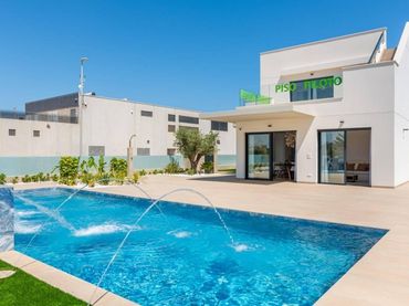 Chalet con balcón en venta en Calle ANA MARIA MATUTE