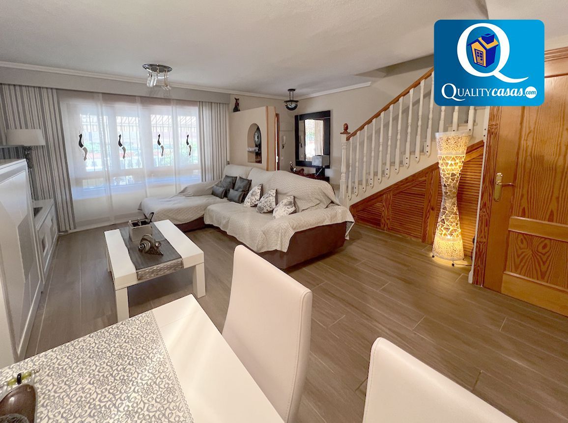 Living room of Single-family semi-detached for sale in Alicante / Alacant  with Air Conditioner, Heating and Terrace