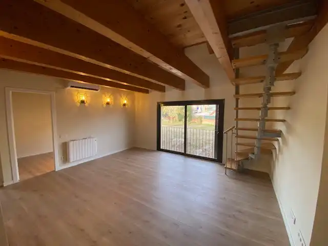 Sala de estar de Dúplex en venta en Sallent con Aire acondicionado, Calefacción y Parquet