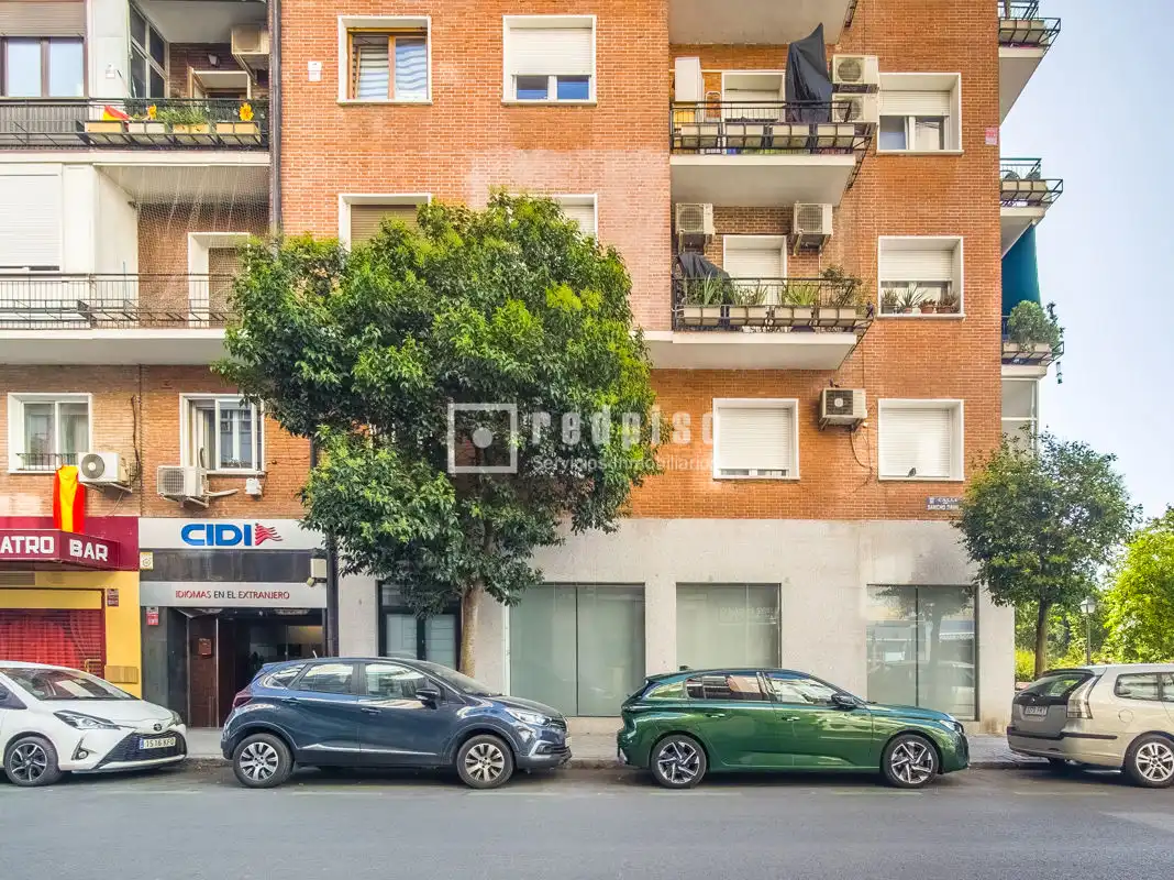 Vista exterior de Local de lloguer en Madrid amb Aire condicionat