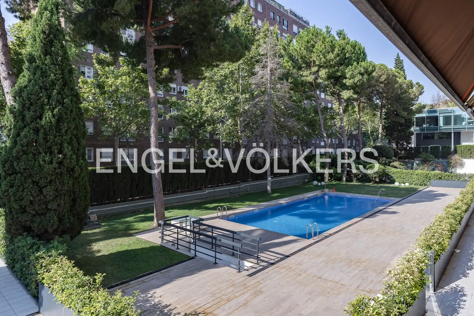 Piscina de Pis de lloguer en Barcelona amb Calefacció, Parquet i Piscina