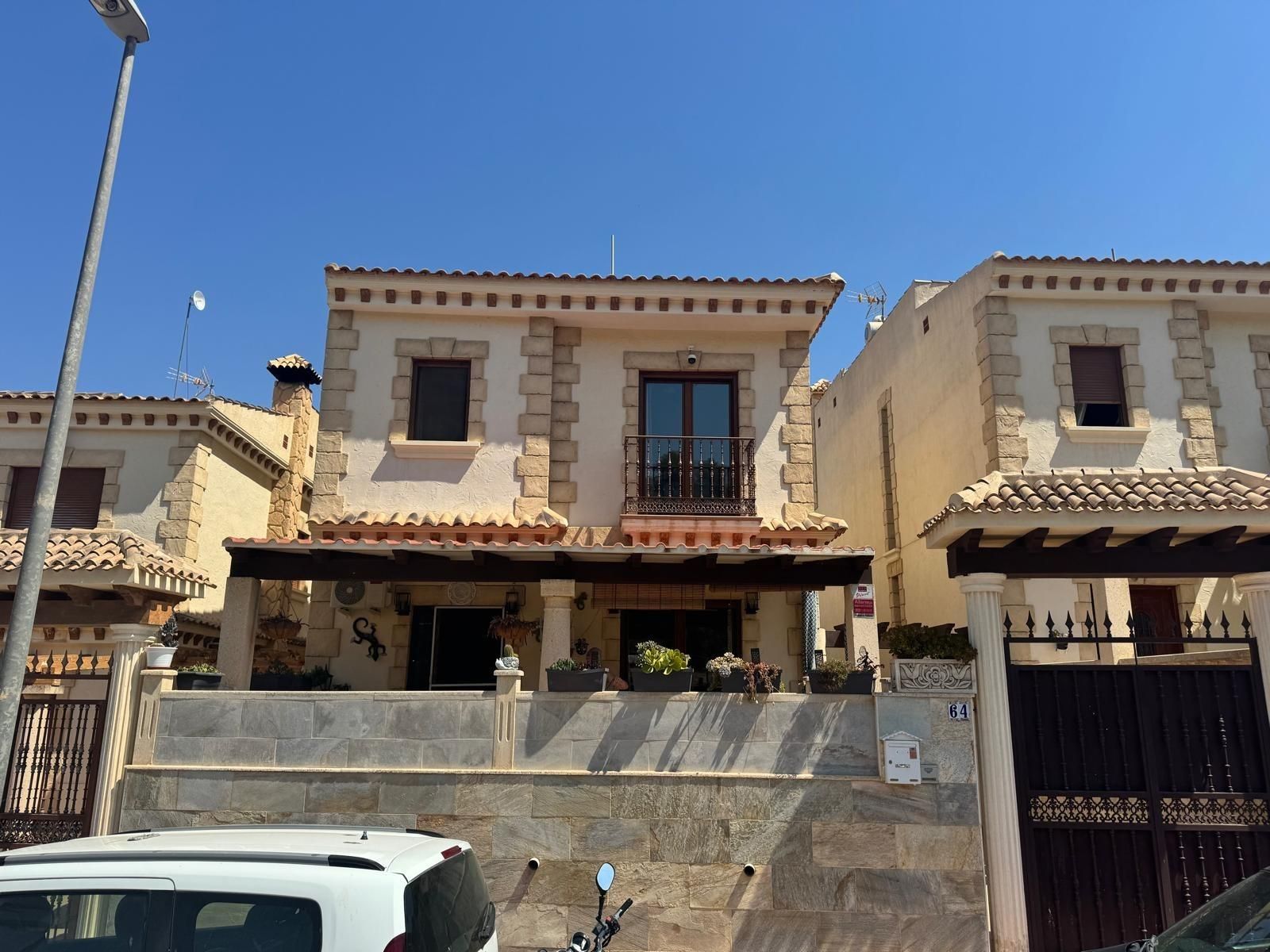 Vista exterior de Casa o chalet en venta en Bigastro con Aire acondicionado, Calefacción y Jardín privado