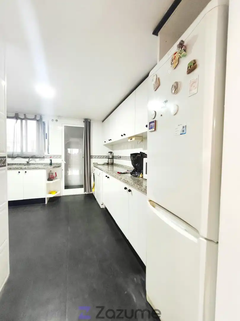Cocina de Piso de alquiler en Casc Urbà