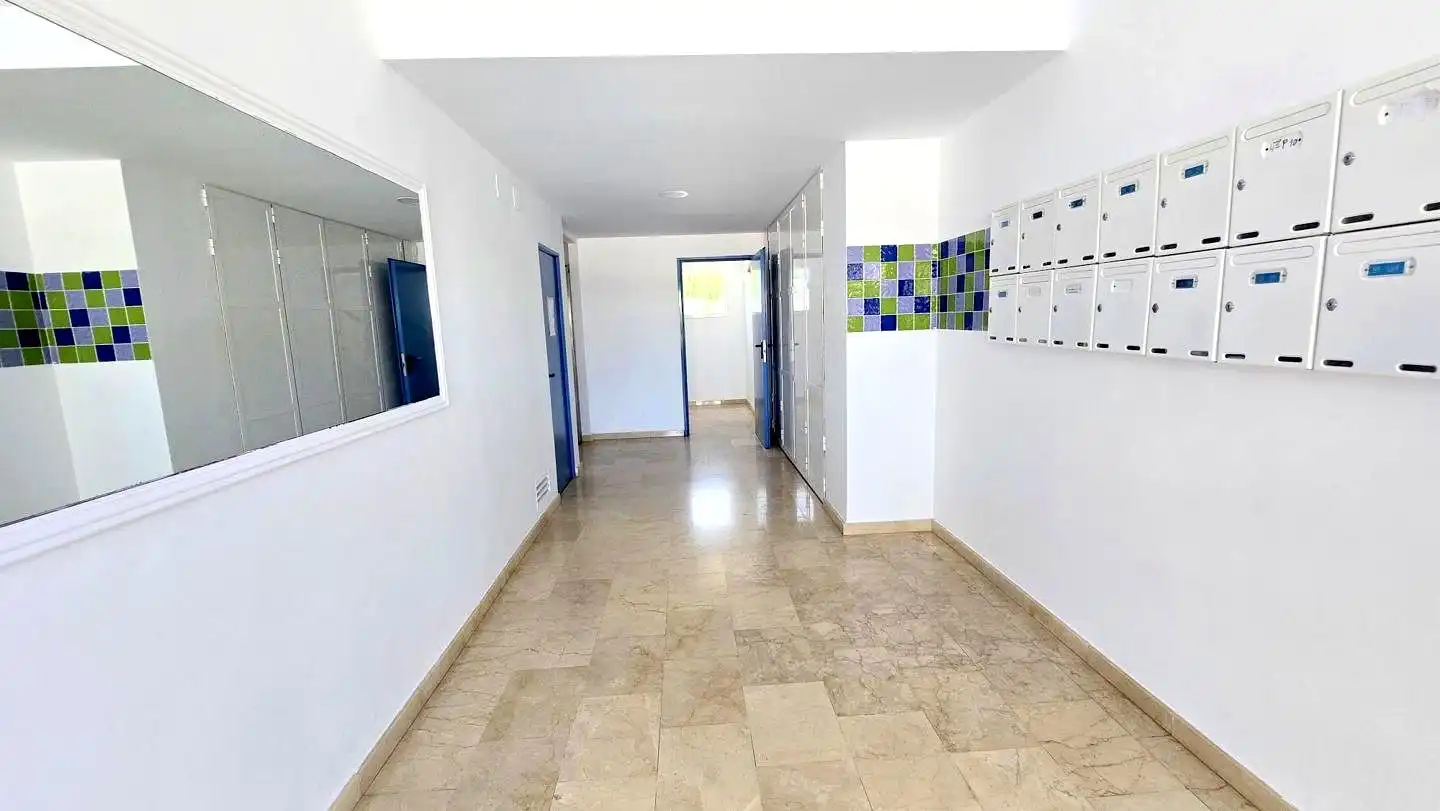 Maisonette zum Verkauf in Gandia mit Klimaanlage, Terrasse und Abstellraum