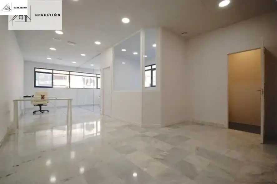 Oficina en venda en Marbella amb Aire condicionat, Calefacció i Moblat