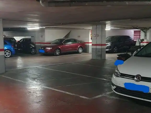 Parkplatz von Garage zur Miete in Barcelona mit Alarm