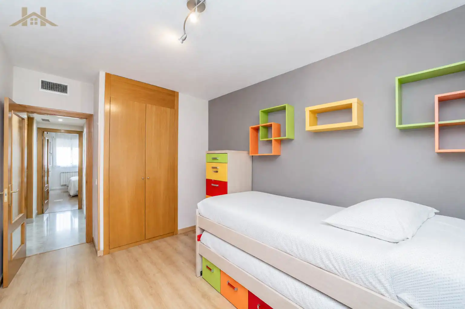 Habitación de Casa adosada en venta en Leganés con Aire acondicionado, Calefacción y Jardín privado