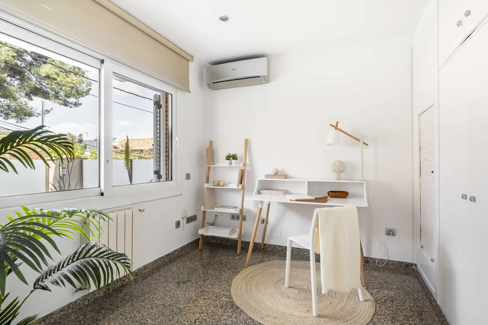 Dormitori de Casa o xalet en venda en Barcelona amb Aire condicionat, Calefacció i Jardí privat