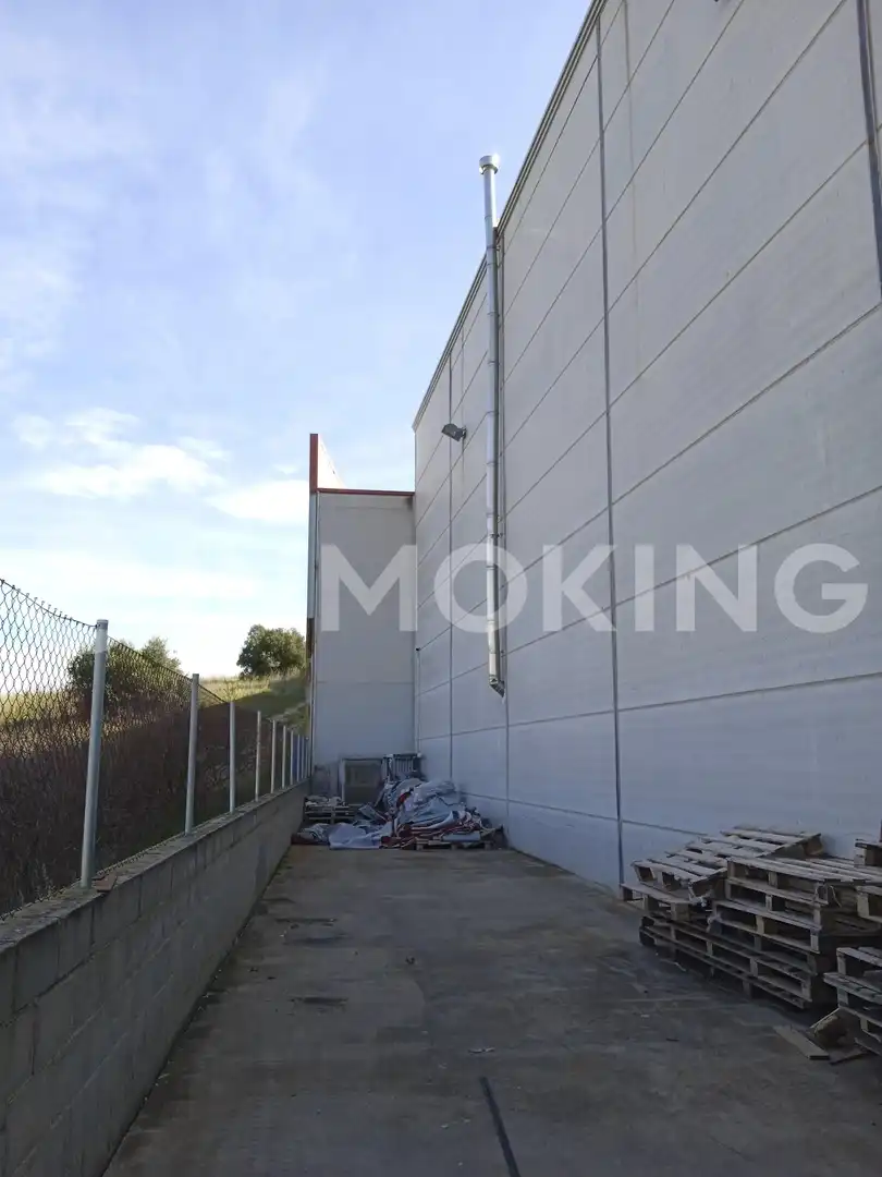 Außenansicht von Fabrikhallen zur Miete in Casarrubios del Monte mit Heizung