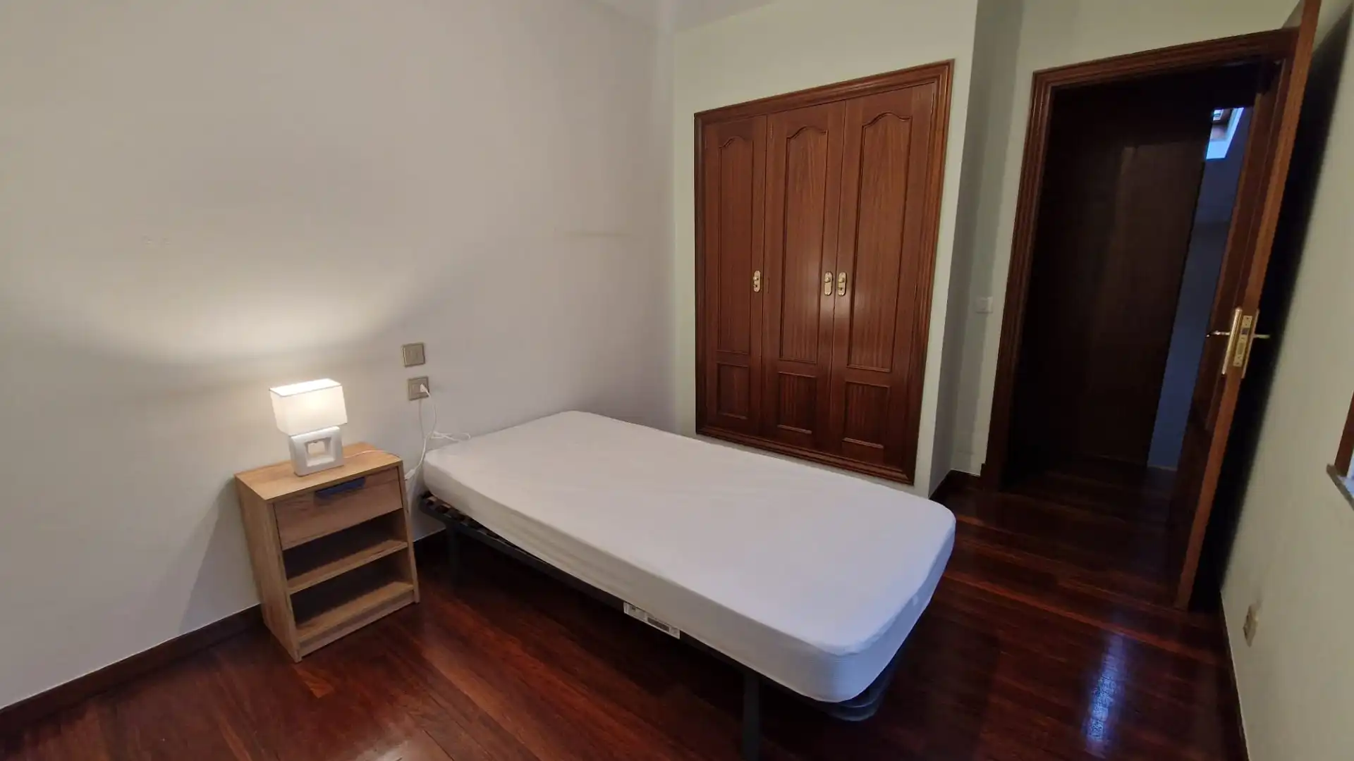 Bedroom of Duplexes for rent in Santiago de Compostela   with Heating, Parquet flooring and Oven