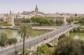 Vista exterior de Edificio en venta en Sevilla