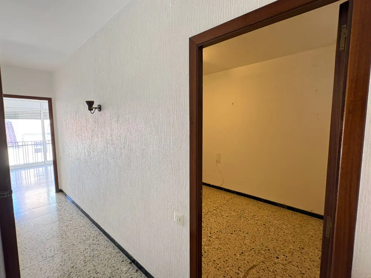 Einfamilien-Reihenhaus zum Verkauf in Terrassa mit Klimaanlage, Heizung und Terrasse