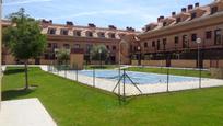 Jardí de Dúplex de lloguer en Fuente El Saz de Jarama amb Traster, Piscina i Rentadora