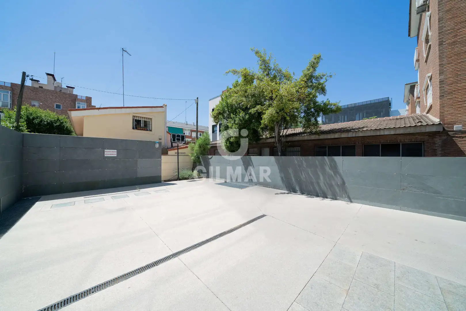 Parkplatz von Gebäude zur Miete in Madrid