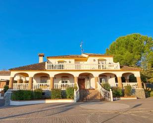 Vista exterior de Casa o xalet en venda en Arriate amb Aire condicionat, Jardí privat i Terrassa