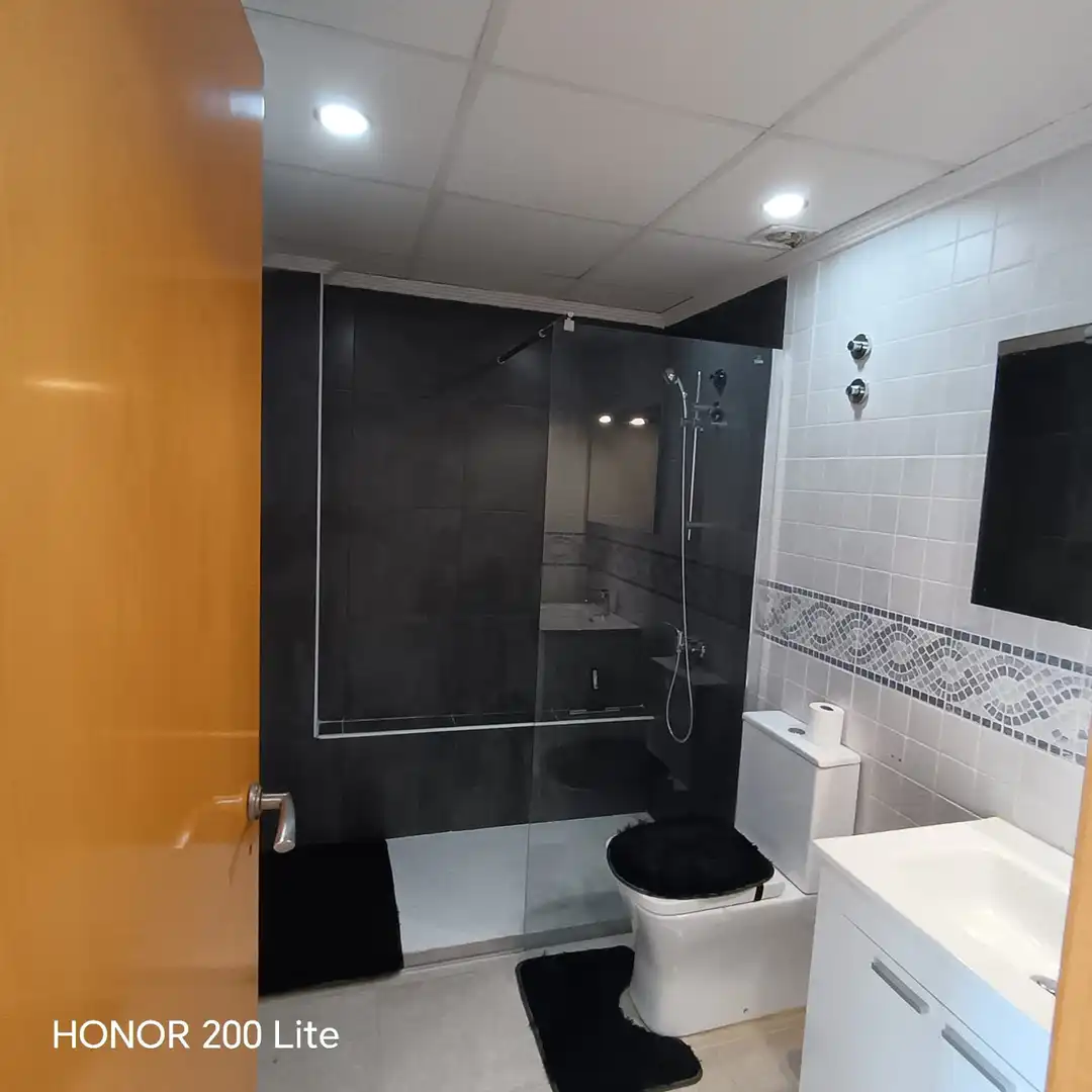 Badezimmer von Wohnung zur Miete in Benicarló mit Klimaanlage, Heizung und Ofen