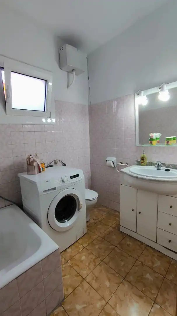 Badezimmer von Wohnung zum Verkauf in Torelló mit Heizung, Abstellraum und Balkon