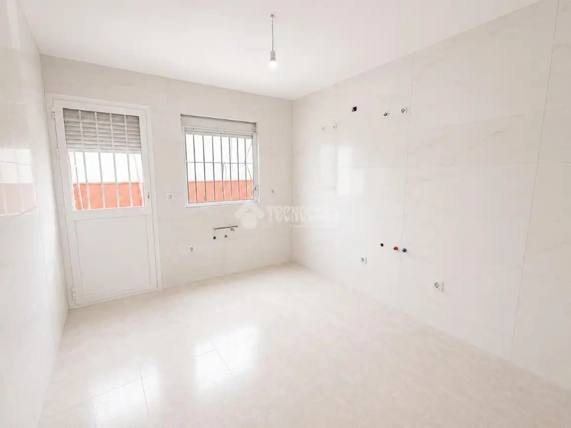Casa adosada en venta en Calle Manuel Estiarte, Guillena pueblo
